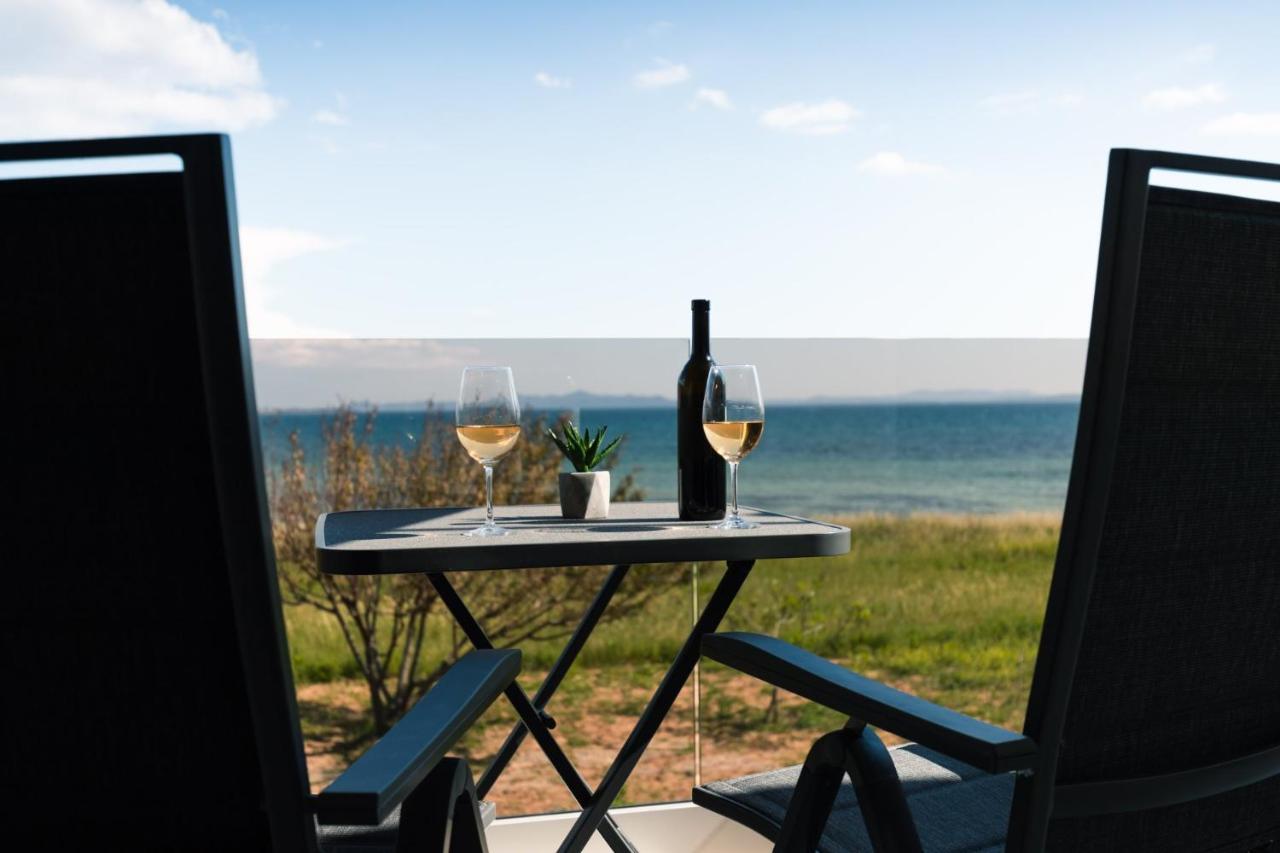 Beachfront Reiterer Villa V2 With Seaview 30 Meters From The Beach - Crowonder Luxury Rent Privlaka  Kültér fotó