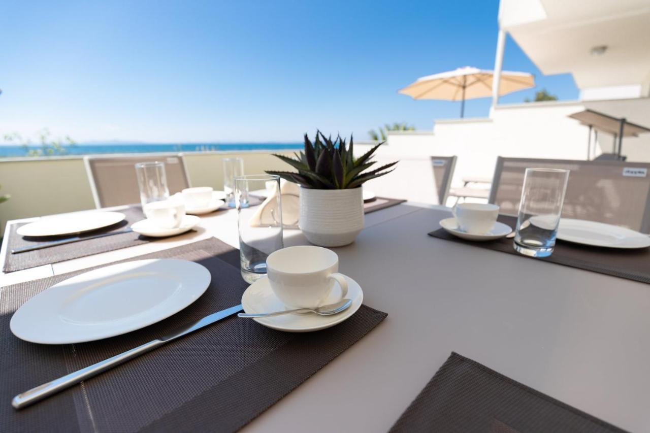 Beachfront Reiterer Villa V2 With Seaview 30 Meters From The Beach - Crowonder Luxury Rent Privlaka  Kültér fotó