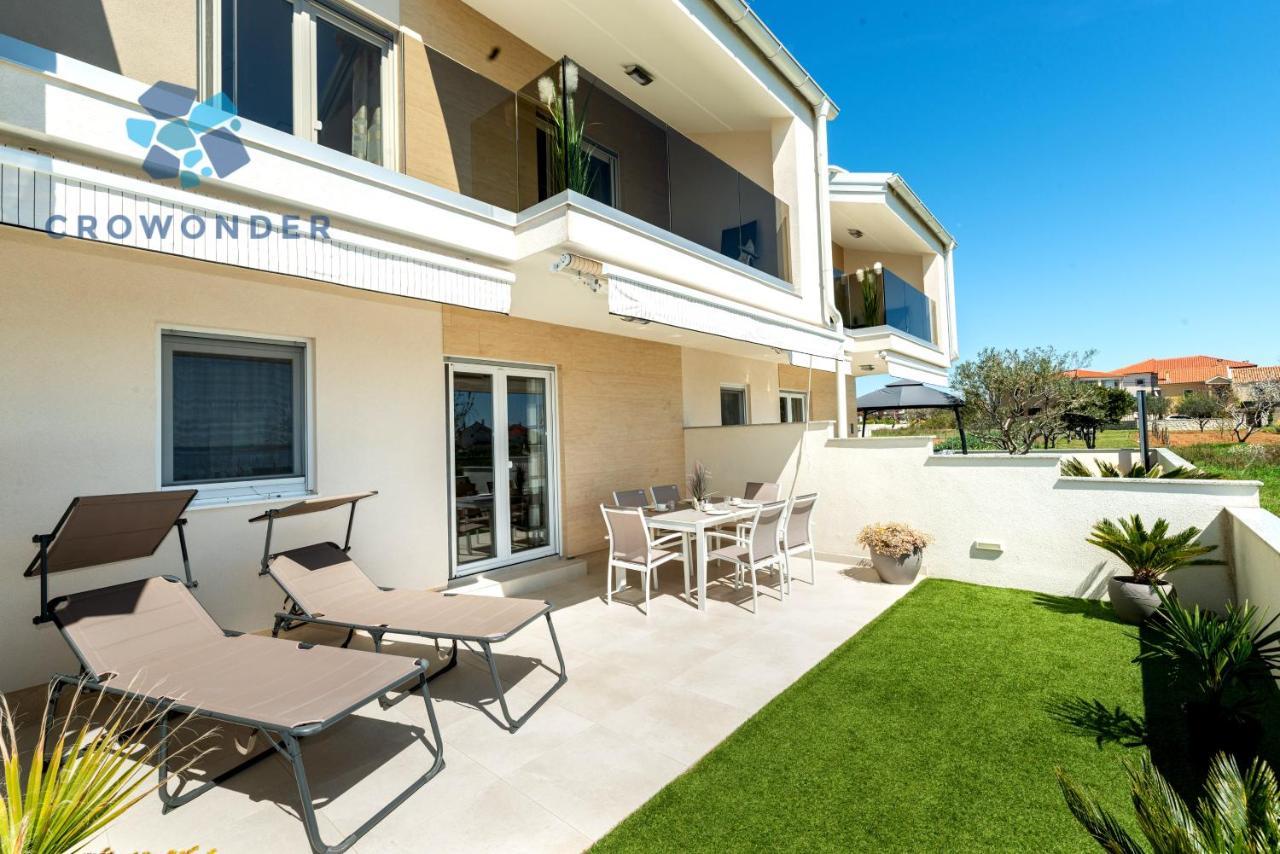 Beachfront Reiterer Villa V2 With Seaview 30 Meters From The Beach - Crowonder Luxury Rent Privlaka  Kültér fotó