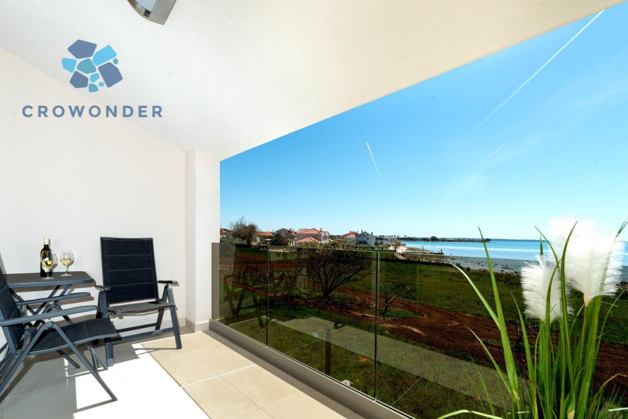 Beachfront Reiterer Villa V2 With Seaview 30 Meters From The Beach - Crowonder Luxury Rent Privlaka  Kültér fotó